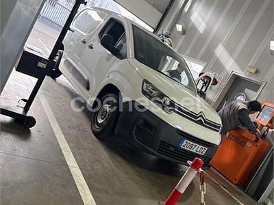 Usado Citroën Berlingo Live 102 CV (75 kW) 2021 Blanco Monovolumen