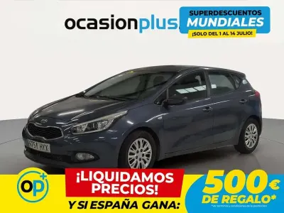 Usado Kia Ceed 90 CV (66 kW) 2014 Azul Utilitario