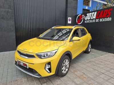 Usado Kia Stonic 84 CV (61 kW) 2023 Amarillo SUV