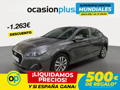 Usado Hyundai i30 120 CV (88 kW) 2019 Gris