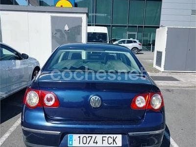Azul Usado 2006 VW Passat Highline Berlina | 3800 € (Precio justo)