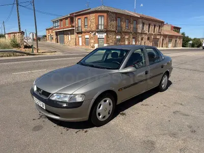 Usado Opel Vectra 100 CV (73 kW) 1999 Beige Berlina