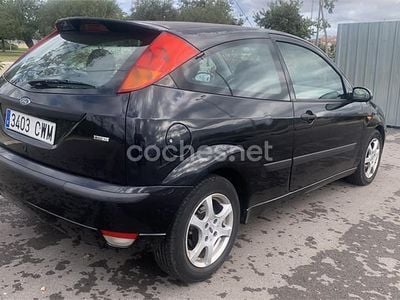 Usado Ford Focus Trend 100 CV (73 kW) 2004 Negro Berlina