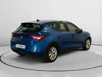 Usado Seat Leon Style 110 CV (80 kW) 2024 Azul Berlina
