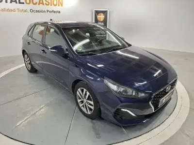 Usado Hyundai i30 120 HP (88 kW) 2019 Azul Sedan