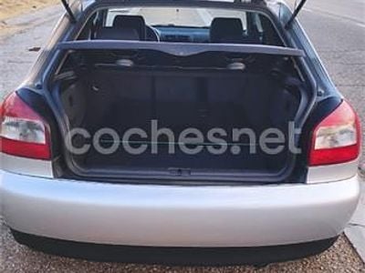 Gris / plata Usado 2001 Audi A3 Attraction Berlina | 3800 € (Precio justo)