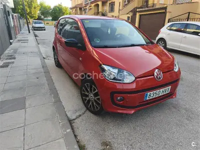 Usado VW up! 75 CV (55 kW) 2014 Rojo Utilitario