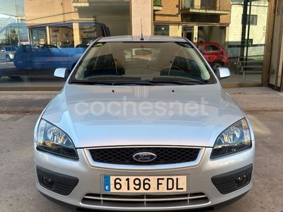 Usado Ford Focus Trend 115 CV (84 kW) 2007 Gris / plata Berlina