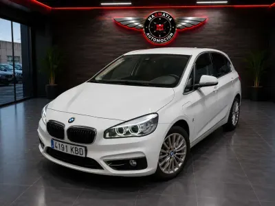 Usado BMW 225 Active Tourer iPerformance 224 CV (164 kW) 2017 Blanco Monovolumen