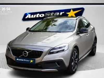 Usado Volvo V40 CC Pro 152 CV (111 kW) 2017 Plateado Familiar