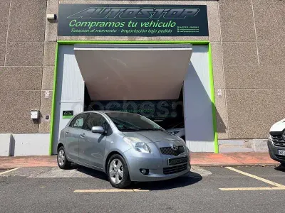 Usado Toyota Yaris Sol 87 CV (63 kW) 2007 Gris / plata Utilitario