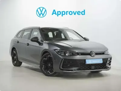 Usado VW Passat R-line 150 CV (110 kW) 2025 Gris Familiar