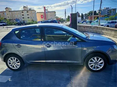 Usado Seat Ibiza Style 105 CV (77 kW) 2014 Gris / plata Berlina