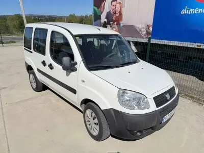 Usado Fiat Doblò Dynamic 105 CV (77 kW) 2007 Blanco Monovolumen