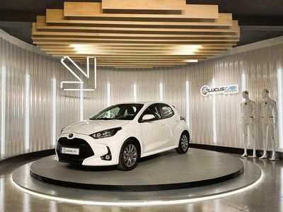 Usado Toyota Yaris Hybrid Active 116 CV (85 kW) 2023 Blanco Utilitario