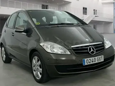 Usado Mercedes A180 Exclusive 109 CV (80 kW) 2010 Marrón Monovolumen