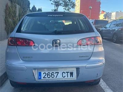 Begagnad Seat Ibiza Fresh 75 HK (55 kW) 2004 Blå Halvkombi