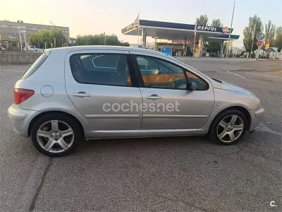 Usado Peugeot 307 136 CV (100 kW) 2004 Gris / plata Berlina