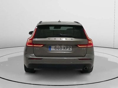 Usado Volvo V60 Momentum 150 HP (110 kW) 2018 Bege Carrinha