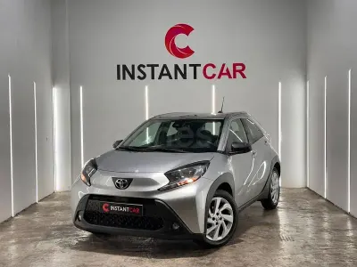 Usado Toyota Aygo X 72 CV (52 kW) 2023 Gris / plata SUV