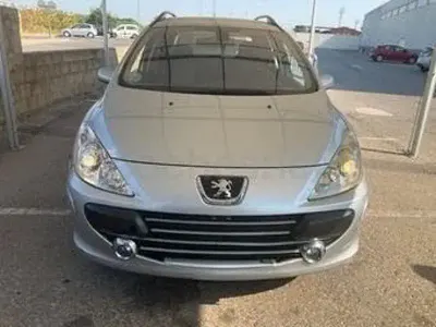Usado Peugeot 307 110 CV (80 kW) 2007 Gris / plata Familiar
