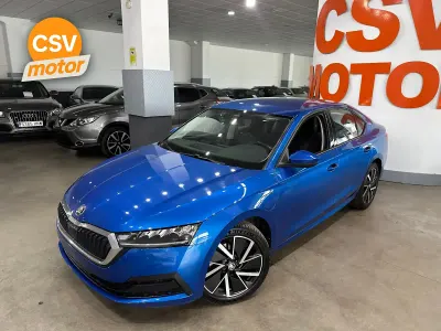 Usado Skoda Octavia Style 204 CV (150 kW) 2021 Azul Utilitario