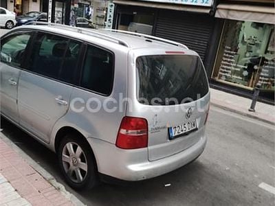 Usado VW Touran Advance 105 CV (77 kW) 2006 Gris / plata Monovolumen