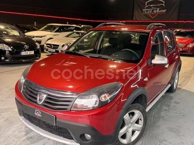 Usado Dacia Sandero Stepway 90 CV (66 kW) 2012 Granate Berlina