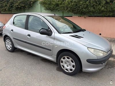 Usado Peugeot 206 75 CV (55 kW) 2005 Gris / plata Berlina