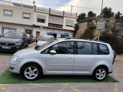 Usado VW Touran Edition 105 CV (77 kW) 2010 Gris / plata Monovolumen