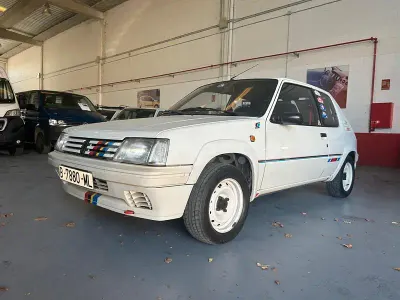 Usado Peugeot 205 103 CV (75 kW) 1991 Blanco Berlina