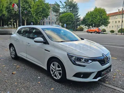 Usado Renault Mégane IV Bose Edition 115 CV (84 kW) 2020 Blanco Berlina