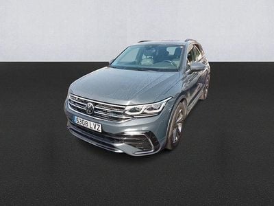 Usado VW Tiguan R-line 150 CV (110 kW) 2022 Gris / plata SUV