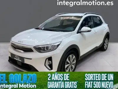 Usado Kia Stonic 101 CV (74 kW) 2022 Blanco SUV