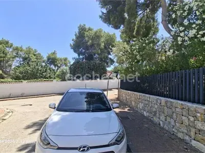 Usado Hyundai i20 100 CV (73 kW) 2018 Blanco Berlina