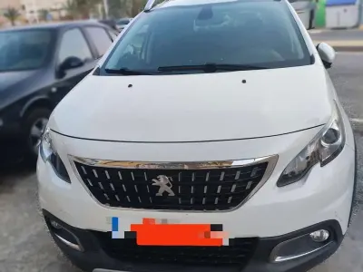 Usado Peugeot 2008 Allure 110 CV (80 kW) 2018 Blanco SUV