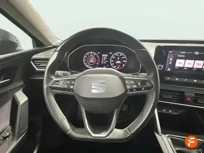 Usado Seat Leon Style 130 CV (95 kW) 2021 Gris