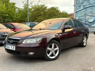 Usado Hyundai Sonata Comfort 140 CV (102 kW) 2006 Granate Berlina