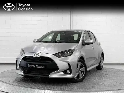 Usado Toyota Yaris Hybrid Active 116 CV (85 kW) 2025 Gris / plata Berlina