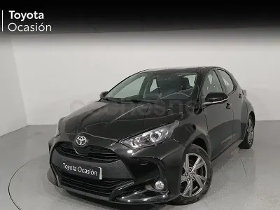 Usado Toyota Yaris Hybrid Active 116 CV (85 kW) 2025 Negro Berlina