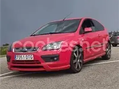 Usado Ford Focus Sport 136 CV (100 kW) 2005 Rojo Berlina