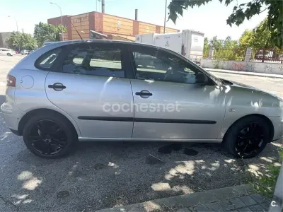 Usado Seat Ibiza Fresh 75 CV (55 kW) 2004 Gris / plata Utilitario