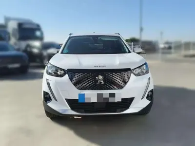 Usado Peugeot 2008 Allure 131 CV (96 kW) 2021 Blanco SUV