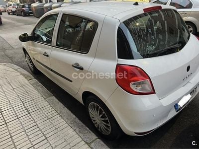 Usado Renault Clio III Collection 75 CV (55 kW) 2012 Blanco Berlina