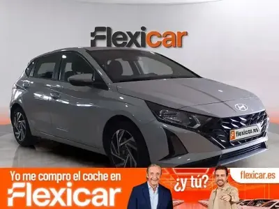 Usado Hyundai i20 100 CV (73 kW) 2024 Gris Utilitario