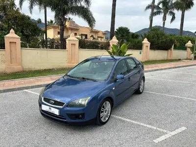 Używany Ford Focus Ambiente 90 KM (66 kW) 2006 Niebieski Sedan/Limuzyna