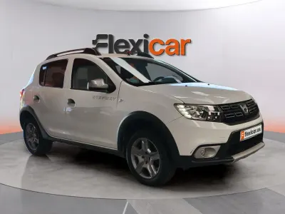 Usado Dacia Sandero Comfort 90 CV (66 kW) 2019 Blanco Berlina