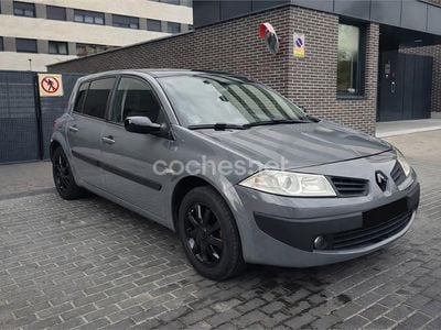 Usado Renault Mégane II Dynamique 105 CV (77 kW) 2007 Gris / plata Berlina