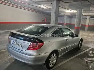 Usado Mercedes C200 163 CV (119 kW) 2001 Gris / plata Berlina