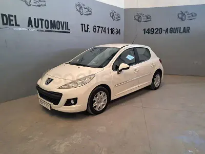 Usado Peugeot 207 68 CV (50 kW) 2014 Blanco Descapotable